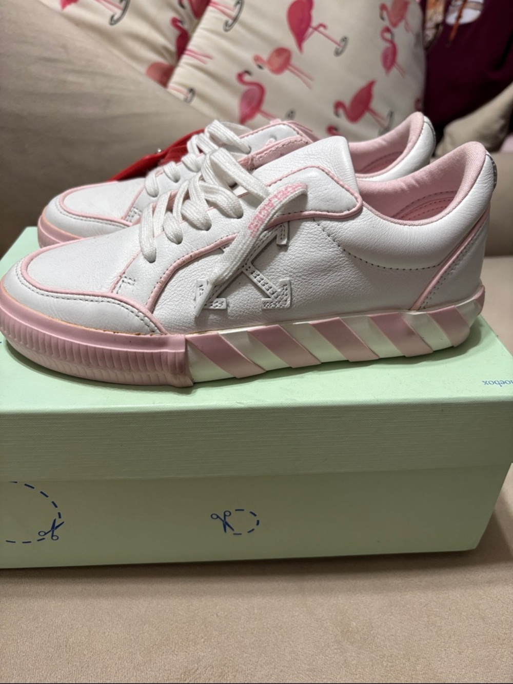 Off-White White and Pink Low-Top Sneakers with Red Tag